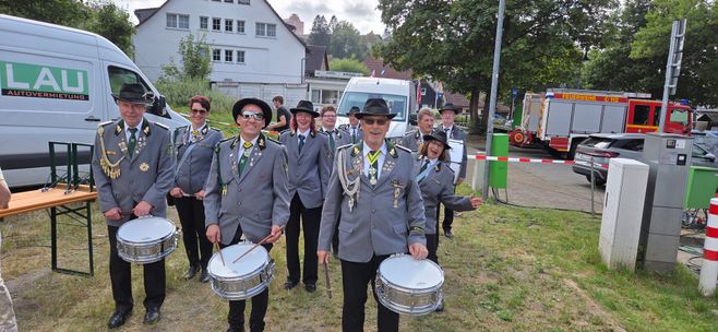 Aufstellung vorm Festzelt