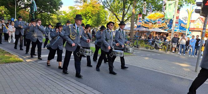 Anmarsch zum Festplatz am Osterfeld
