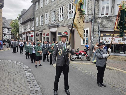 es stock noch immer am Brusttuch