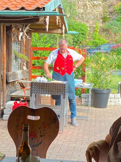 August 26 der Ehrenpräsident persönlich grillt für die Damen