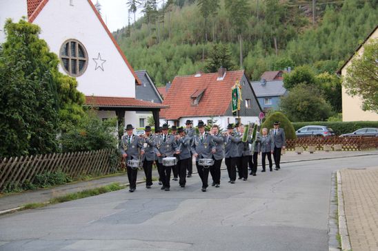 Anmarsch zur Abholung der Jugendkönigin