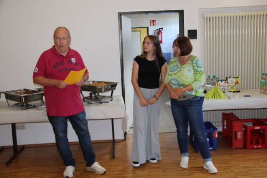 Begrüßung durch die Könige in der Begegnungsstätte