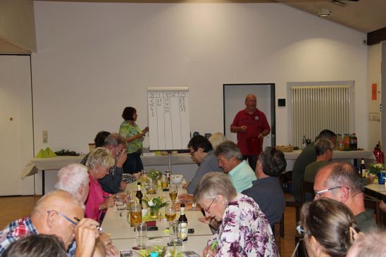 Alle bereit zum Essenfassen...