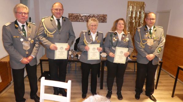 Ehrung mit der "Goldenen Verdienstspange" des Vereins